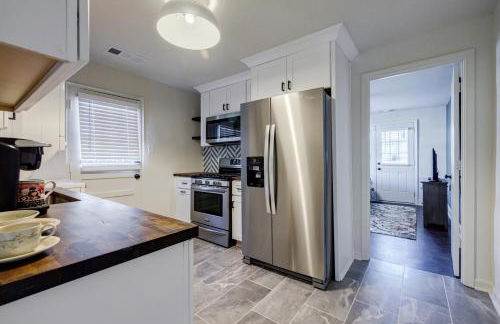 5 min Grant park with Fenced Yard Parking Pet Friendly - Photo 3