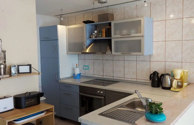 Coastal Charm in Kaštel Kambelovac With Terrace & Sea Views - Foto 5