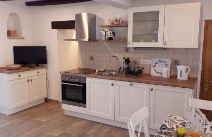 Apartment Nena- apartman sa posebnim ulazom u prizemlju, terasom i zelenom okućnicom - Foto 11