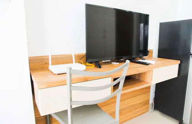 Modern Style Studio at The Nest Puri Apartment - Foto 28