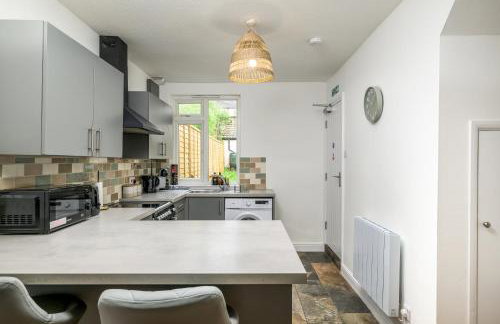 Vale House By EDEN Accommodation - 2 Bedroom Whole House, Sleeps 4 - NEWLY RENOVATED - Foto 36