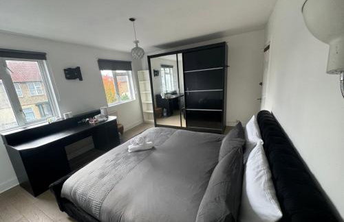 Master Bedroom in a house share thirty minutes away from Waterloo Station Shared Bathroom - Foto 3