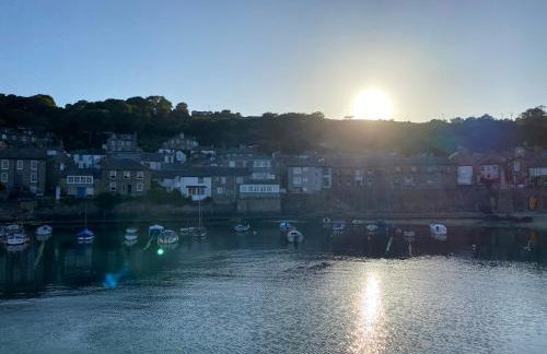 The Old Gallery - Charming Coastal Escape For Two - Photo 60