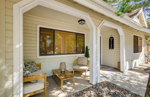 Stylish Flagstaff Hideaway with Hot Tub and Fire Pit! - Foto 28