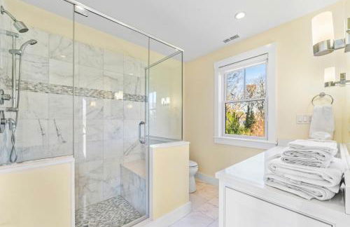 Modern Family Home Walkable to Town - Foto 32