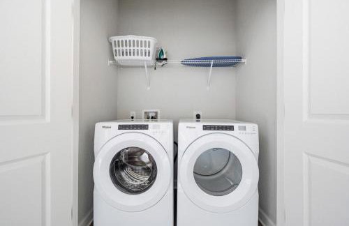 Landing Incredible 2BD Gym Pool - Photo 46