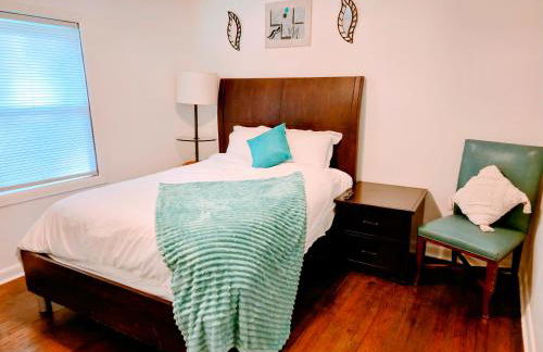 Cozy 4 bedroom home & Large Fenced Yard - Foto 15