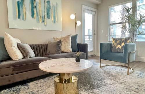 Lux One Bedroom Condo with Garden View - Photo 2