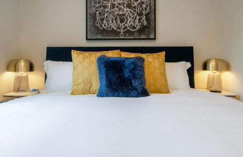 7BR Retreat, Rooftops, Garages, Walkable to Faves 5 Mins to Nissan Stadium, Less than 10 Mins to Broadway, 24 Hr Hospitality, Great for Groups - Foto 23