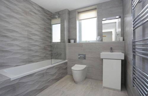 MERAKI 4 by BOURNECOAST - A Modern Apartment with a Patio and Parking - Sea Glimpses - FM8413 - Foto 20