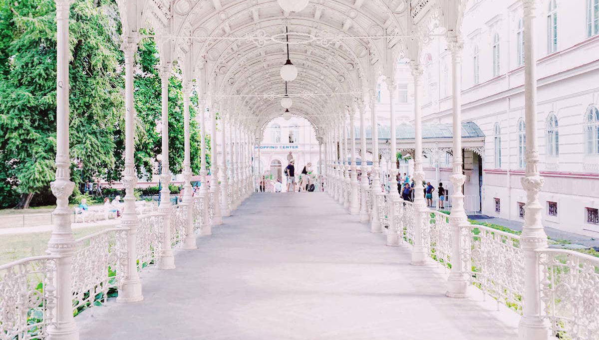 Karlovy Vary Day Trip - Photo 2