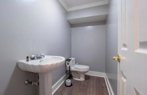 Candlewood Lake -Family Getaway, Lakefront 3775 sqft Home - Foto 23