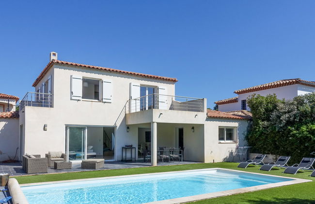 4 bedroom House in Bormes-les-Mimosas with private pool and garden - Photo 30