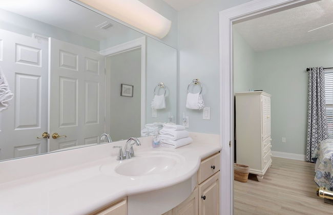 Wondrous Oceanfront Condo with Free Poolside WiFi - Unit 1105 by RedAwning - Foto 13