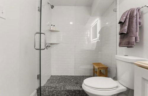 Fabulous Classy and Comfy 3BD 2BA Home and Parking - Foto 19