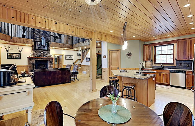 Round House on Round Lake - Photo 39