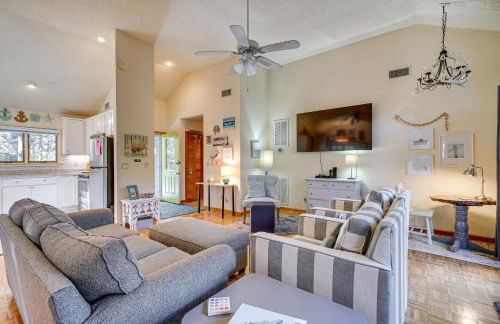 1 Mi to Beach Access Southern Shores Gem with Deck - Foto 1