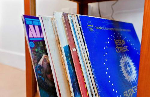 Theatre Retreat 2 Bedroom Loft - 1 Blk from Theatres - Foto 27