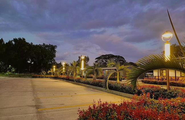 Aurora Villas and Cabin Resort - Photo 1