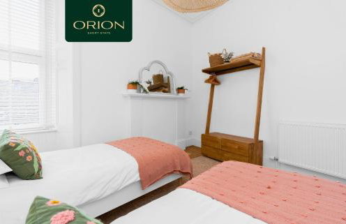 ORION SHORT STAYS is a Renewable Energy Specialist accommodation Provider based in Dundee, We have many properties available for large groups, ASK us for more details and for Custom Quotes, Many properties close to the PORTs and for Large Teams of 100 - Foto 29