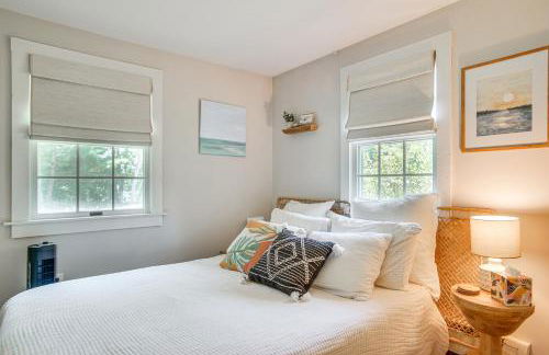 4 Mi to Bristol Beach! Coastal Retreat with Pond - Foto 17