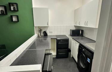 Lovely 2 bedroom Highgate Hideaway - Photo 2