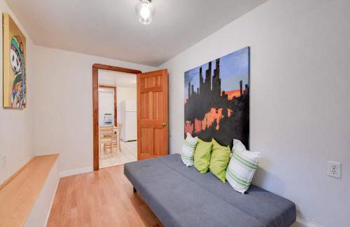 Quaint and Charming 2BR APT in Central Oakland - Photo 13
