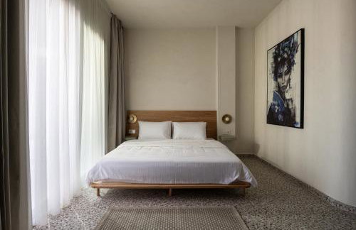 FOS Luxury Suites - Photo 26