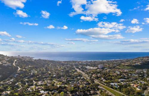 Oceanview Luxe Retreat with Rooftop - Foto 66