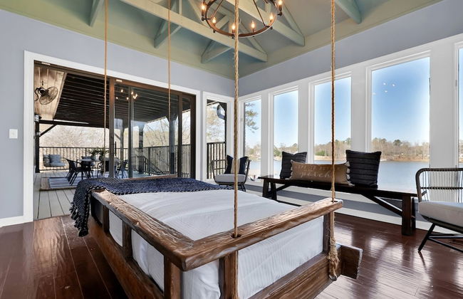 7BR Lakefront Haven Pool Hot Tub Gated 4acres - Foto 6