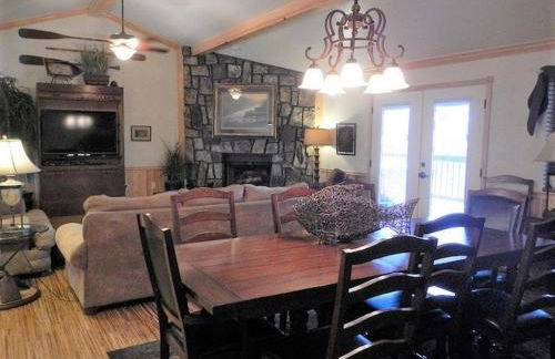 C20, Three bedroom, three bath log-sided, luxury Harbor North cottage with hot tub cottage - Foto 13