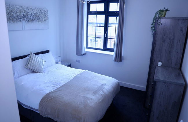 Captivating 1-bed Apartment in Nottingham - Photo 2