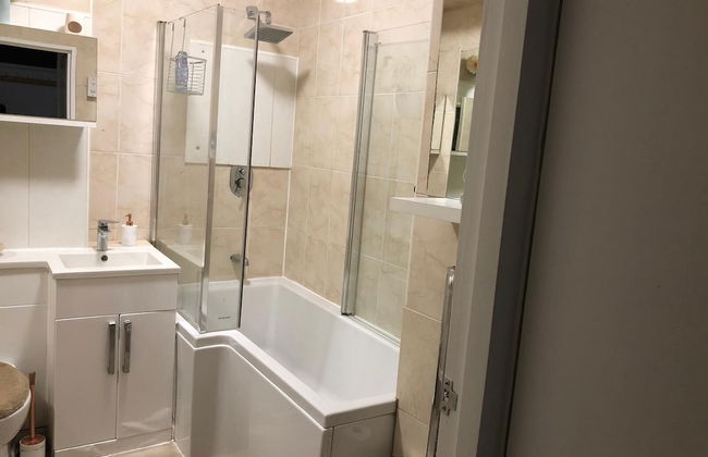 Entire Flat Very Comfortable 1 Bedroom London - Photo 8