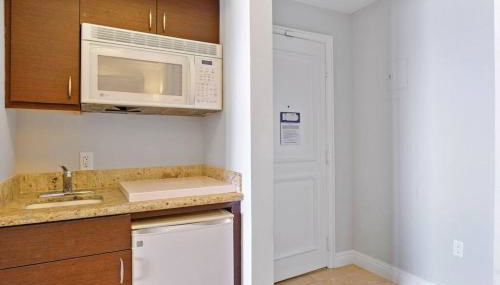 Leave the Worries Behind & Relax in Our Suite! - Foto 5, minibar