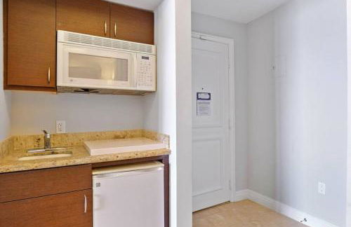 Leave the Worries Behind & Relax in Our Suite! - Foto 5