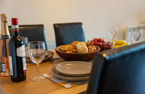 Spacious Apartment in Woking Town Centre - Photo 20