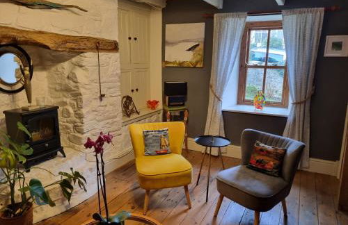 An Artist's Cottage - Photo 17