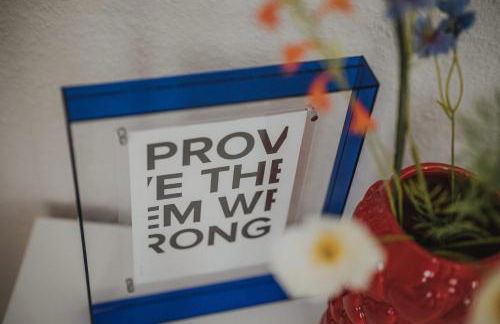 JOBOSTAYS - LINDEN Family Apartment Oldenburg - sehr geräumig 110m2 - Terrasse mit Gartenblick - voll ausgestattete Küche - 2 Bäder - Babybett - 10 Min zu Fuß zum Bahnhof - kostenloses WLAN - Parkplatz - kontaktfreier Check-In - Photo 36