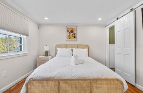 Family Walk to Craigville BeachBright 4BR Coastal Retreat - Foto 35