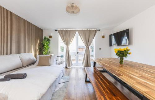 Arte Stays Serviced Houses Stratford - 3 Bedrooms 2 Bathrooms Houses London, Stratford, Maryland, Free Parking, Garden, Weekly or Monthly Stays - up to 8 guests - Foto 2