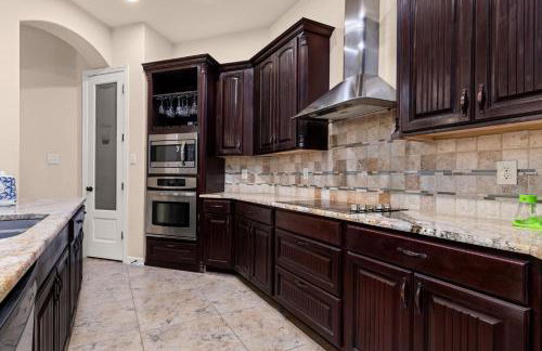 Randolph Central Location, 1-story, Chef Kitchen, Creekside - Foto 13