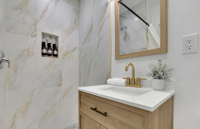 Luxury 7BR Buckhead Oasis w Pool Gameroom Firepit - Foto 27