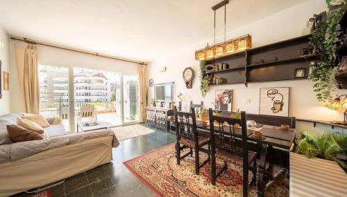 Sun-Drenched, Sea-View Apartment with Giant Patio! - Photo 2