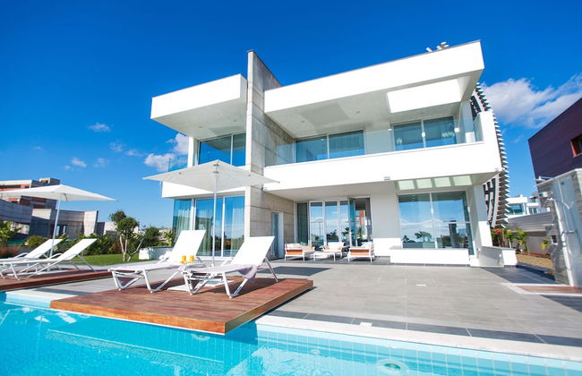 Tranquility Beachfront Villa - Photo 61