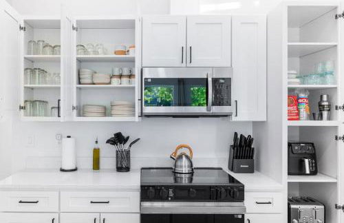 New-Dog Friendly,Hot Tub, Fire-pit, 1 mile to DTWN - Foto 17