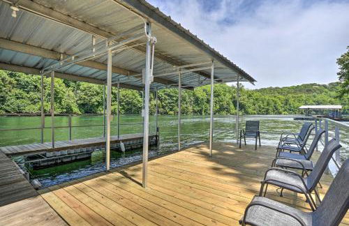 Spacious Lakefront Home with Private Dock! - Foto 37