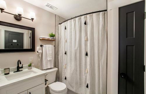 Blue Valley Inn - Hot Tub & Spacious Play Area! - Foto 32