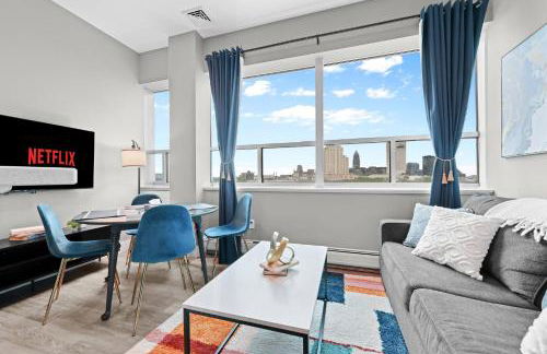 1BR • City Views • Queen + SofaBed • WiFi & 2 TVs - Photo 22