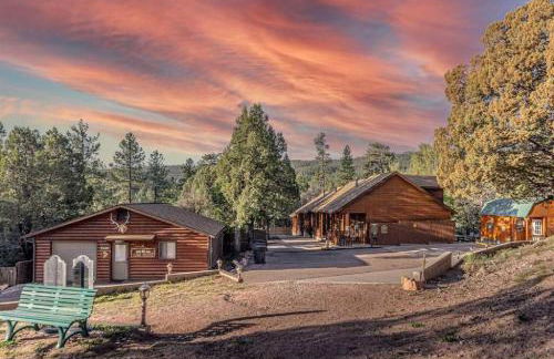 Cabin#2 Elk Hallow - Pet Friendly - Sleeps 6 - Playground & Game Room - Foto 7