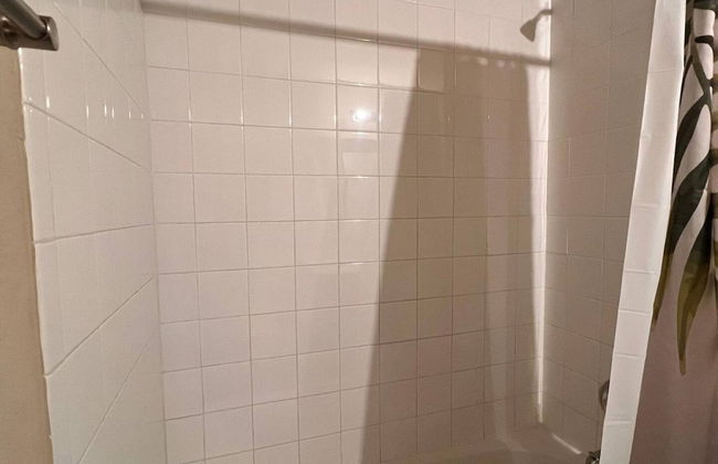 Spacious 4BR Home w Game Room Office Backyard - Foto 8